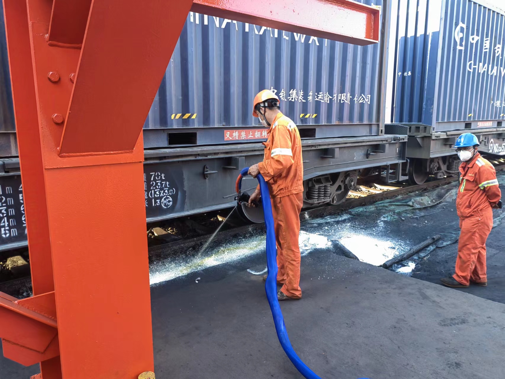 聚氨酯噴涂車廂保溫 聚氨酯噴涂車廂保溫